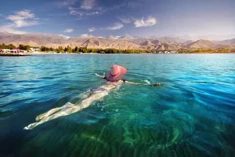 Bishkek: Issyk-Kul Lake & Burana Tower guided Day Trip