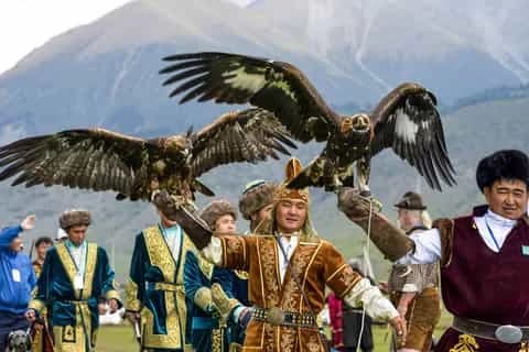 Kyrgyzstan: Eagle Hunting Show with Photo Session