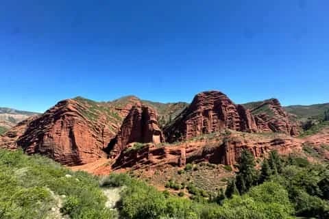 Karakol: Jeti-Oguz Gorge Tour with Horse Ride