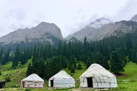 2-Day Issyk-Kul: Canyons, Eagle Show, Yurt Stay & All Meals
