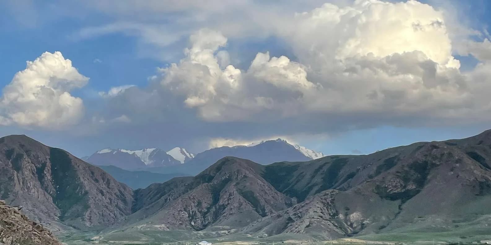 Money in Kyrgyzstan: Cash, Cards & ATMs (2026)