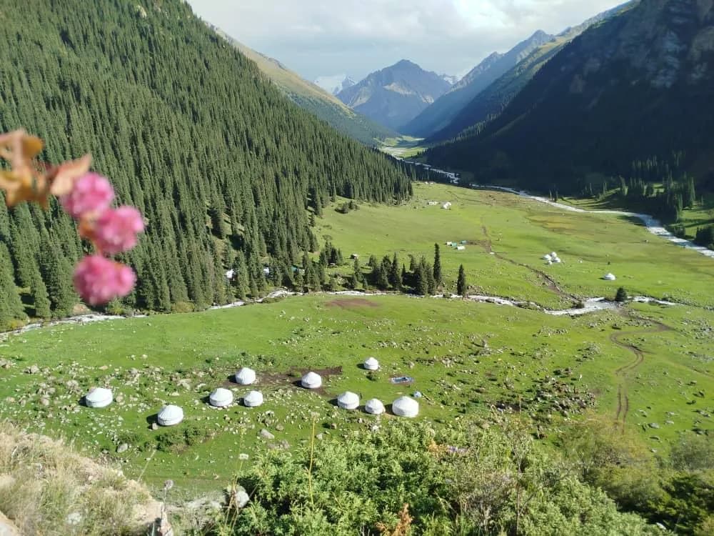 Altyn-Arashan Yurt Camp (Kyrgyz Life)