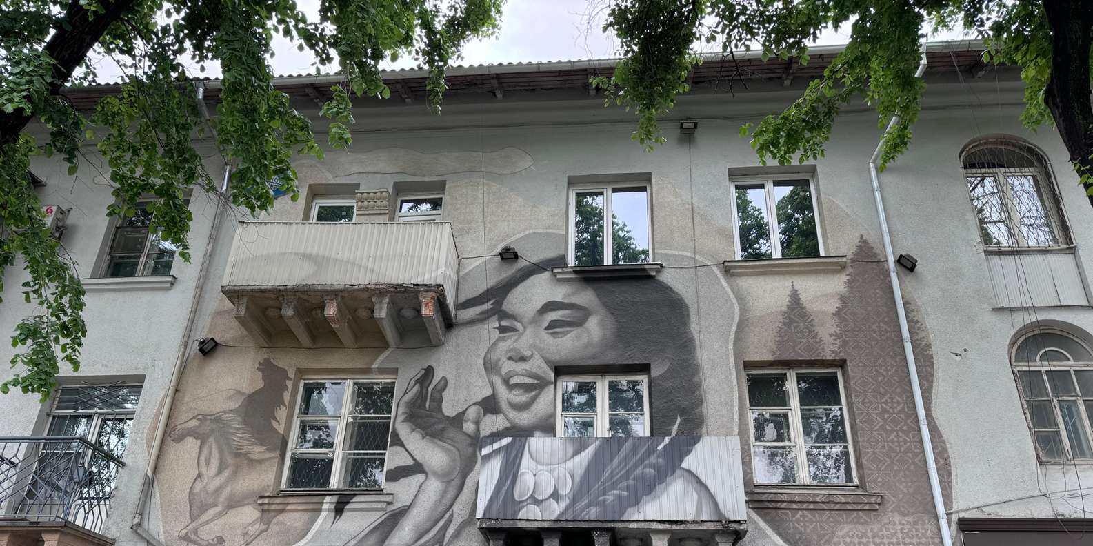 Bishkek Street Art & Kyrgyz Nomadic History (Walks & Talks)